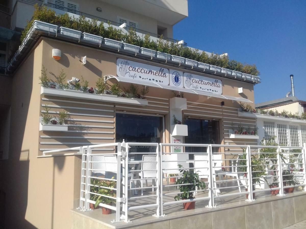 Palazzo Del Mare Napels